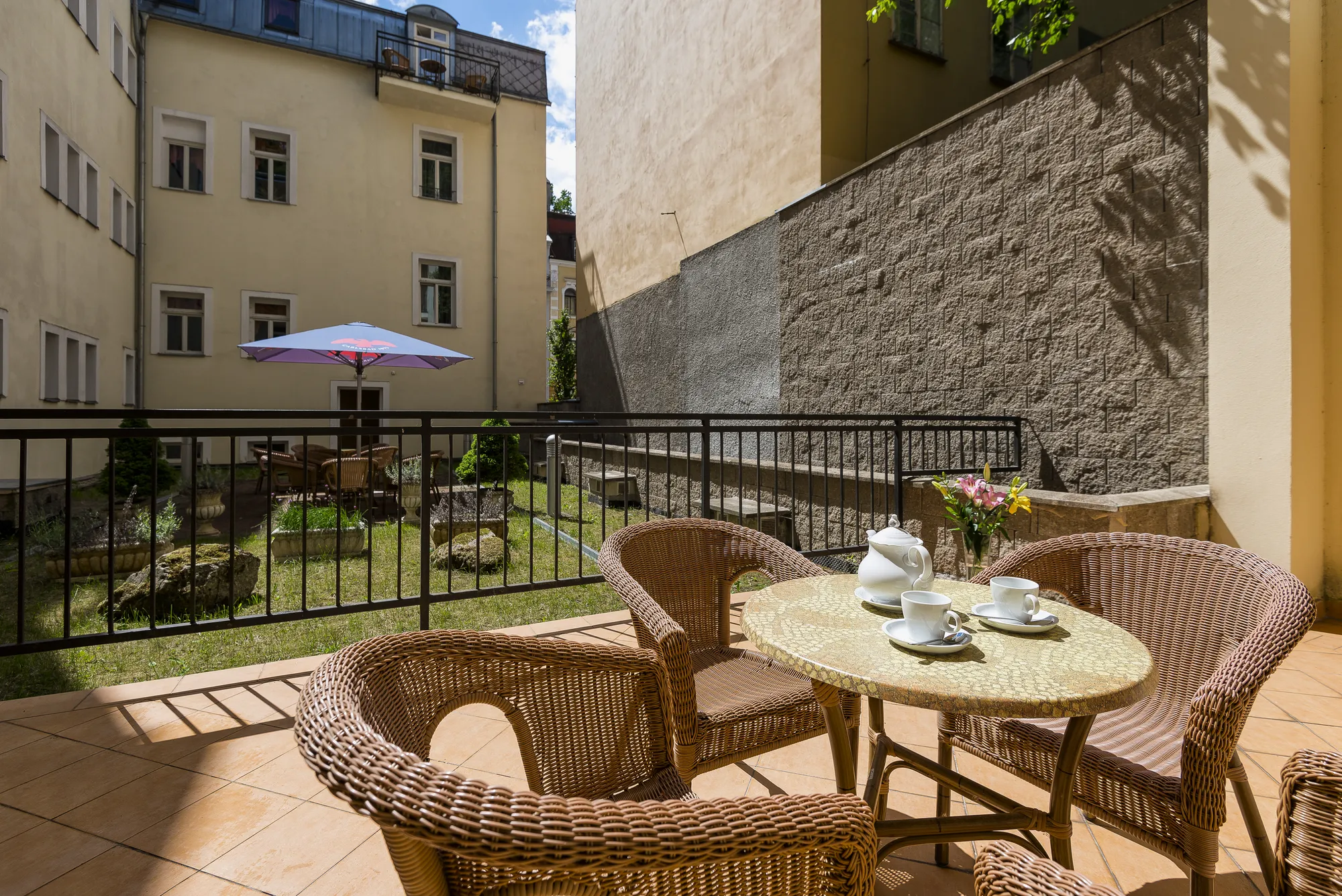 Komfortní dvoulůžkový pokoj s výhledem do ulice v Boutique Hotel Romanza